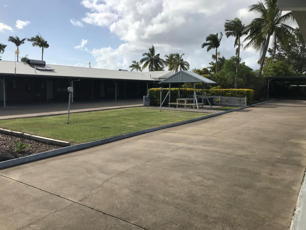 True Blue Motor Inn Rockhampton Dış mekan fotoğraf
